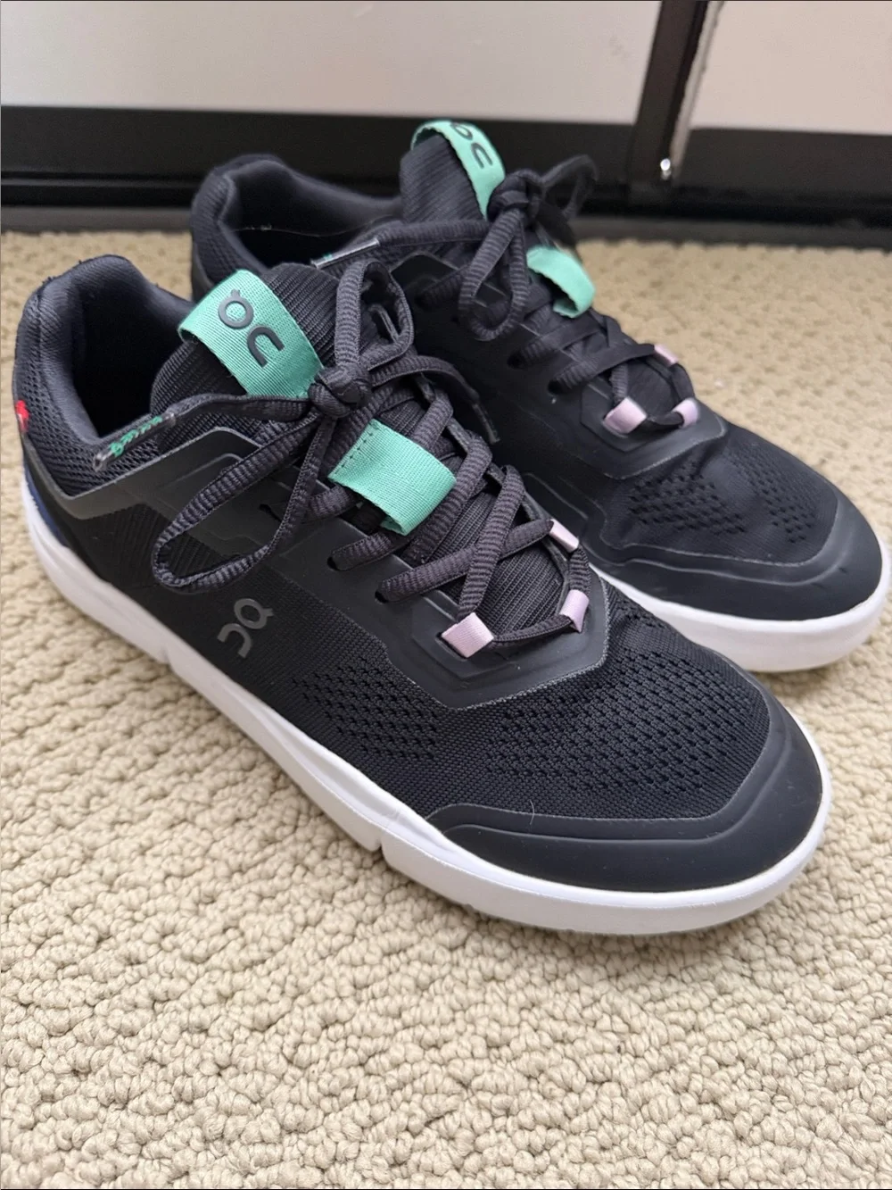On Cloud “Roger Spin” Women's Athletic Sneakers in Black with Mint Accents - Picture 1 of 8